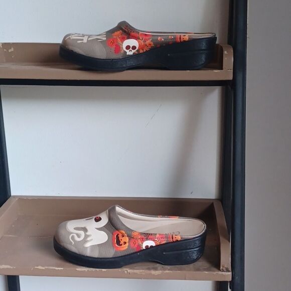 HALLOWEEN Clogs by Cella NWOT - Picture 2 of 4